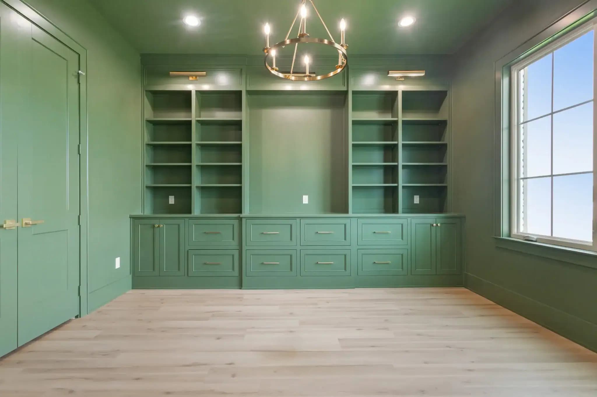 Keith Gunn Construction Waco, Texas Home builder - Shelf Storage
